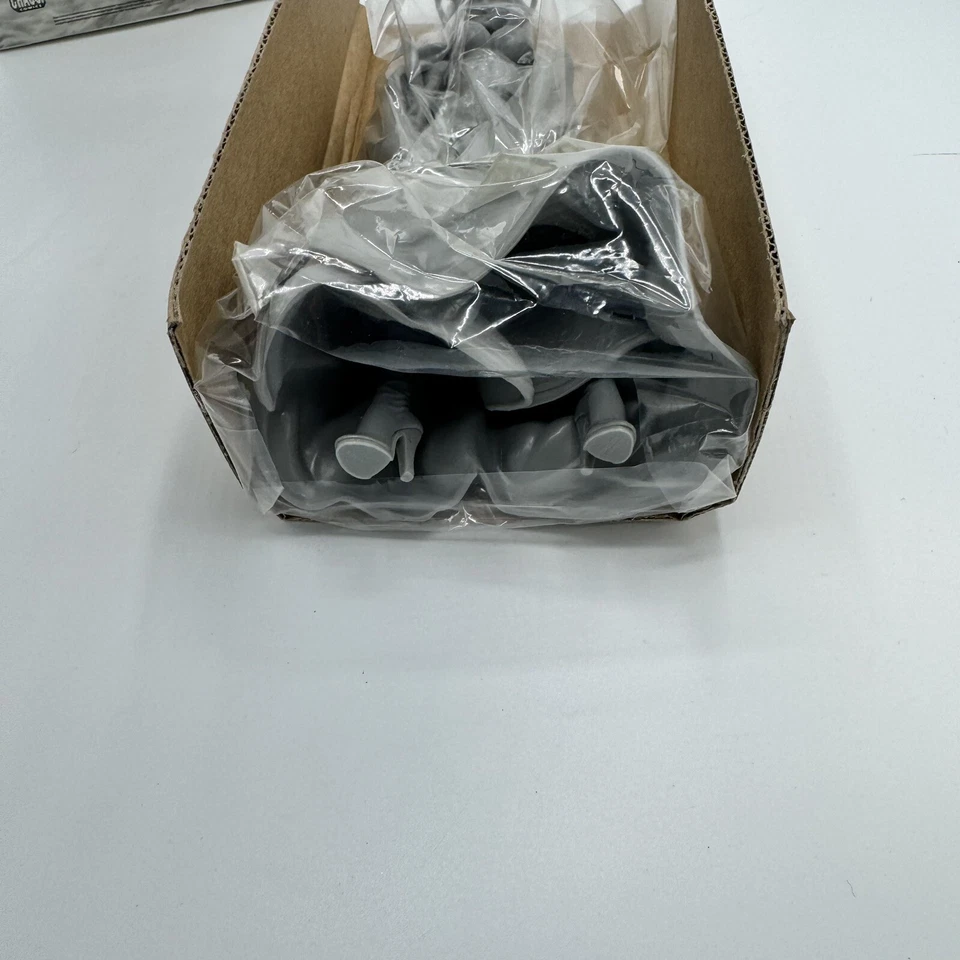 Dark Alliance Series II 2 Test Shots: Lady Death boneco sem pintura (caixa aberta) - Imagem 2 de 4