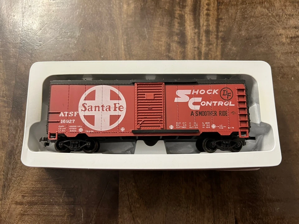 HO Scale Life-Like, 40' Box Car, Santa Fe, Shock Control, Red, #16927 - Image 2 of 4
