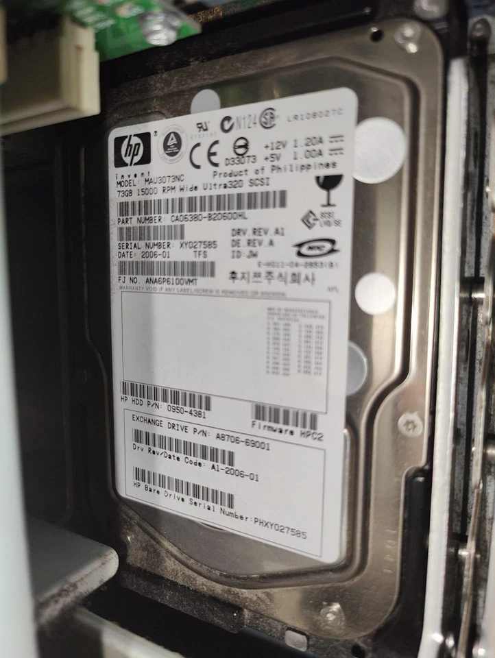 HP Visualize B2600 A6070A 73 GB y 36 GB de disco duro SCSI 512 MB de RAM Foto 4 de 4