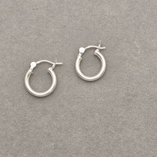 Delicados pendientes de aro de plata de ley 925 de 1 gramo pequeños elegantes de 1/2" de ancho - Imagen 3 de 6