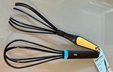 Tupperware Griffbereit 2 Rühr- / Schneebesen, offen und zu, Schwarz Gelb / Blau