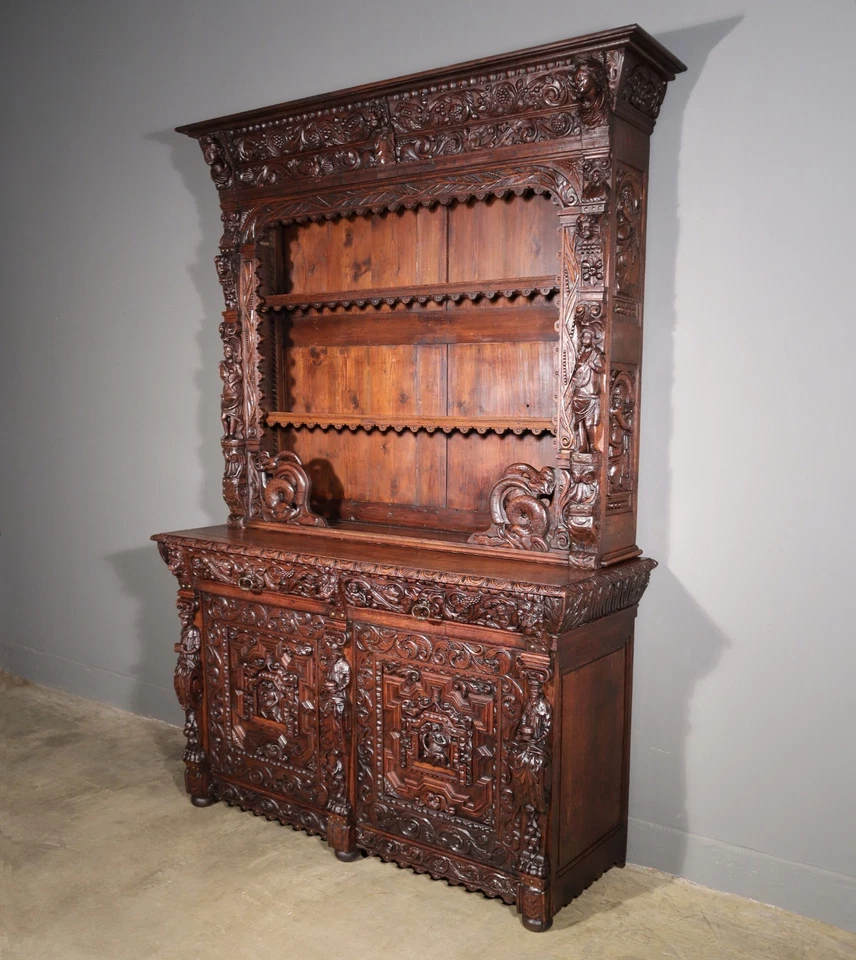 Antiguo aparador/estantería renacentista francés de 1700 en roble macizo altamente tallado Foto 3 de 4