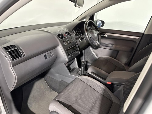 2015 Volkswagen Touran 2.0 TDI SE MPV 5dr Diesel Manual Euro 5 (140 ps) MPV Dies - Picture 17 of 24