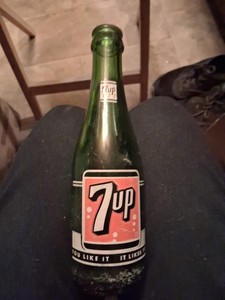 Vintage Green 7 Up Bottle 1950s-1960s YOU LIKE IT, IT LIKES YOU 7 OZ
