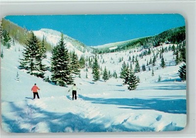 40141183 - Denver Skifahrer am Berthoud Pass Highway US 40 Rocky Mountains