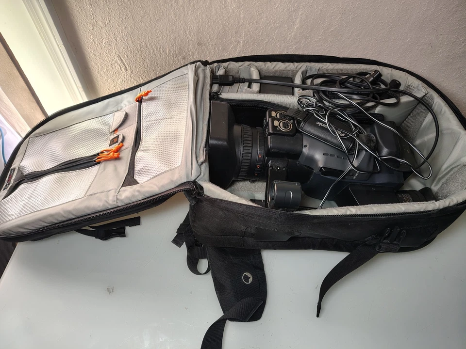 Panasonic AG-HPX170P LOW HRS (310) 3x Batt + AC/Charger, 16gb x 5, + Remote, Bag - Image 2 of 4