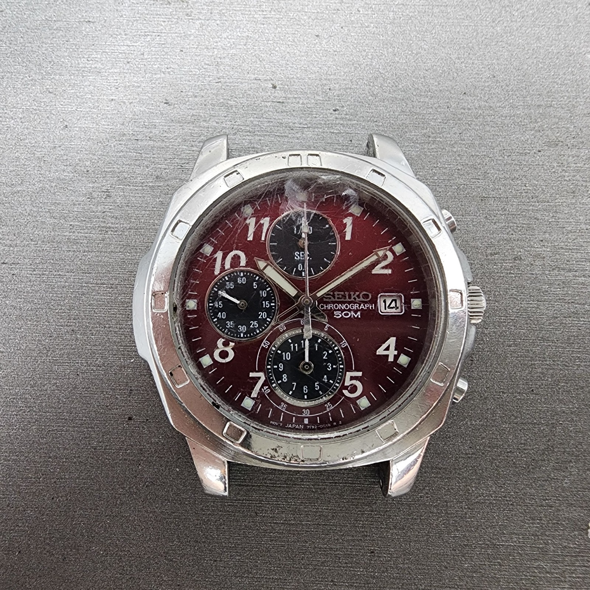 7-4260 SEIKO 7T92-0CA0 クロノグラフ 腕時計 レッド Seiko Chronograph Watch Men 39mm Red Dial Silver Tone Date 7t92