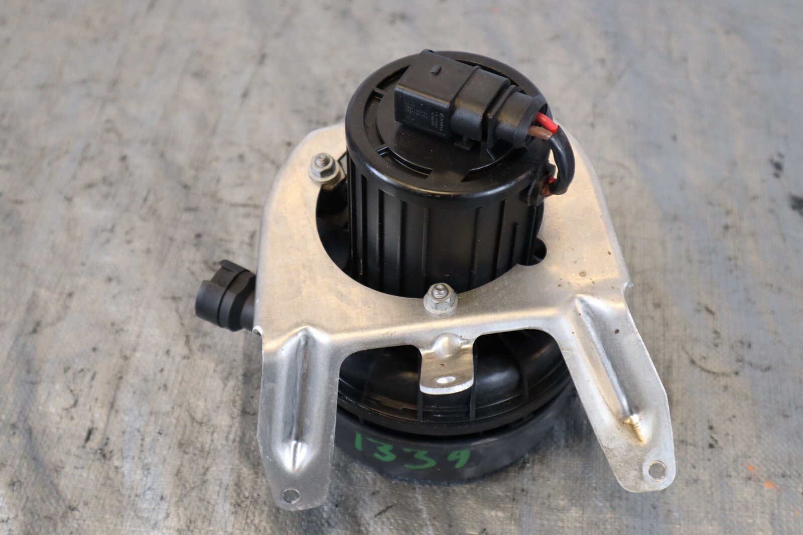 2014 AUDI R8 V8 QUATTRO AWD 4.2L OEM SECANDARY AIR INJECTION PUMP #1339