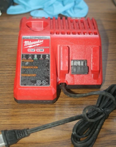 Milwaukee M18 & M12 Multi-Voltage Charger 48-59-1812