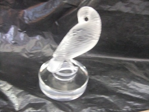 Fermacarte Lalique "Colomba Preening" firmato alla base Lalique, Francia 7,5x5 cm - Foto 2 di 15