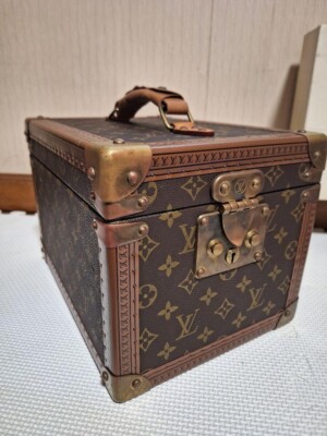 Louis Vuitton Makeup box Monogram Boite Bag Trunk Luggage Suitcase