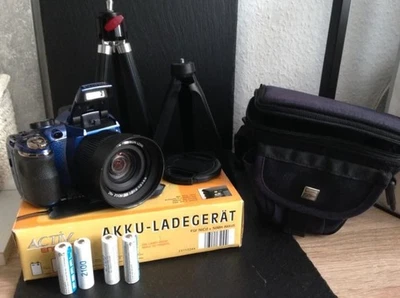 blaue Fujifilm FinePix S-Serie s3200 - Bild 1 von 4