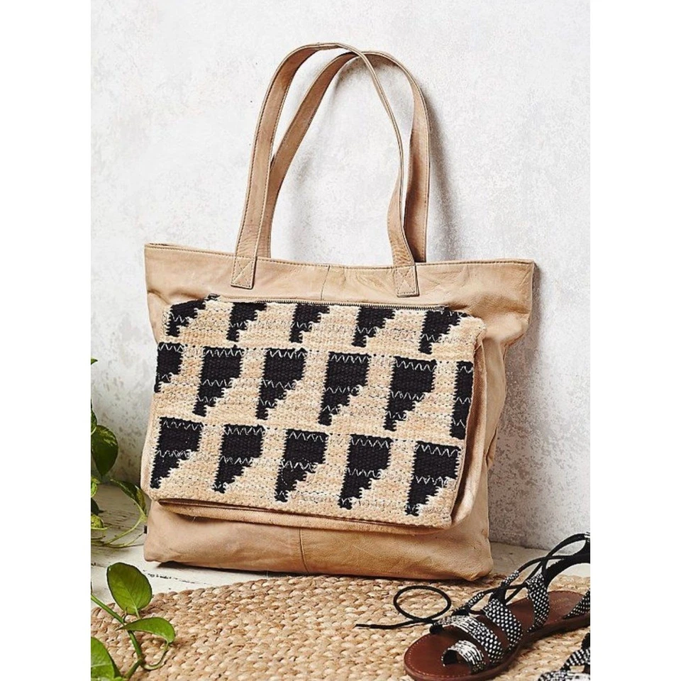 Bolso sin asas extraíble tejido de cuero Free People Sierra beige tostado Foto 2 de 4