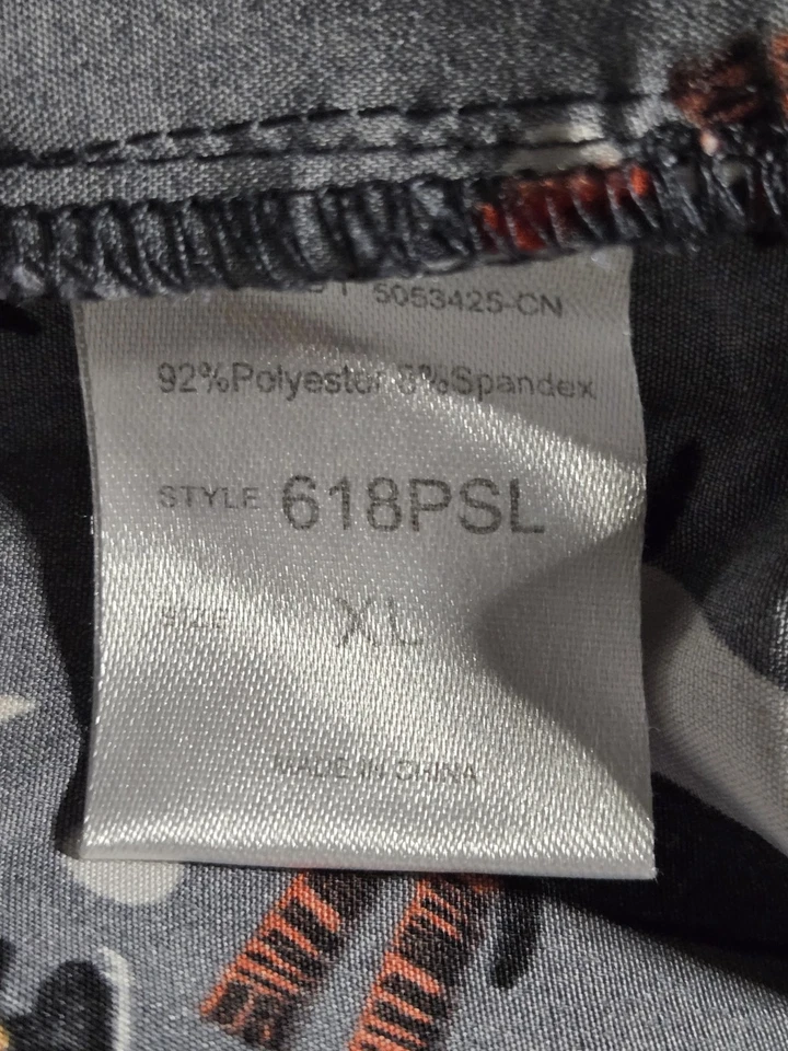 WHITE CROSS Scrub Top size XL-CHRISTMAS Penguin/Santa Hats-Chest 27"/L 28.5" - Image 3 of 4