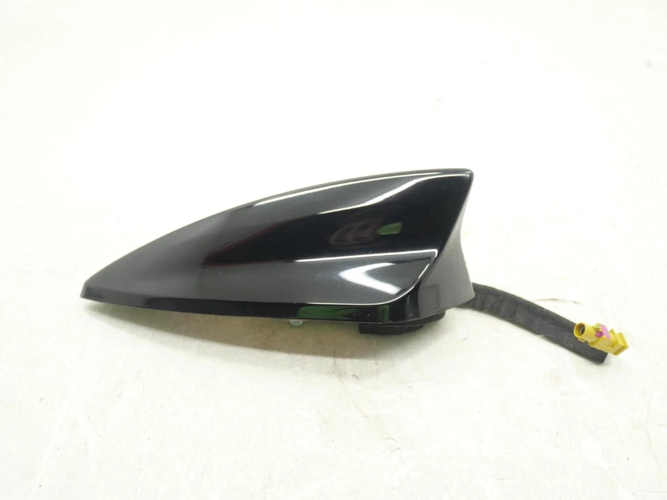 Módulo de antena de techo usado Shark Fin GBA negro 2016-2024 Chevy Camaro SS 6,2 L OEM Foto 3 de 4