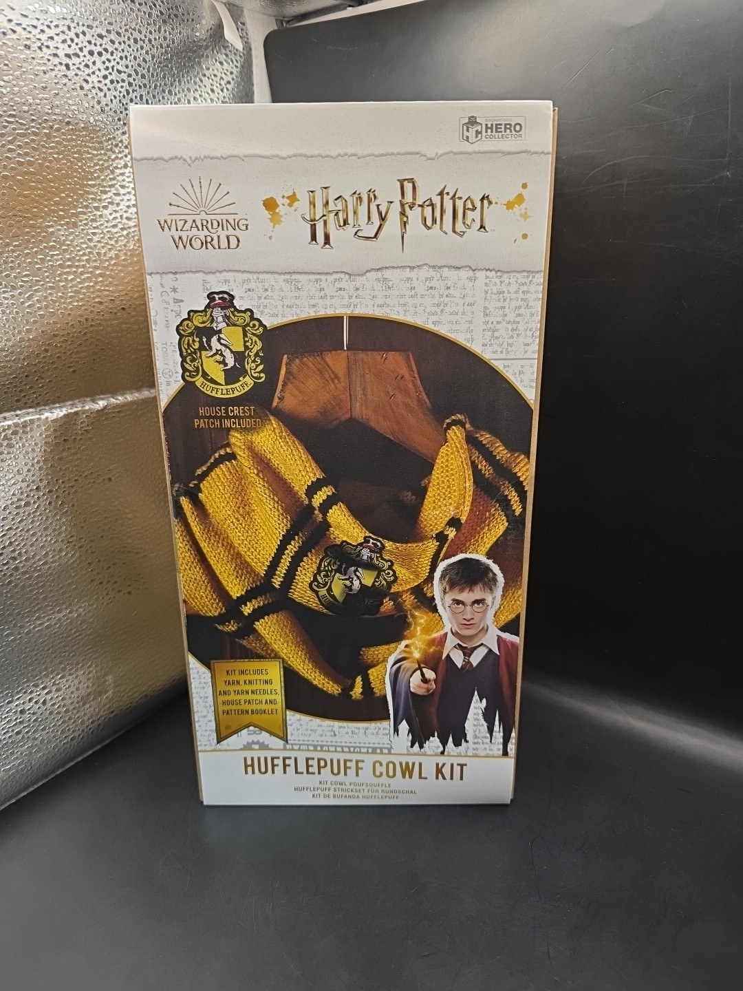 OFFICIAL Harry Potter HUFFLEPUFF COWL scarf Knitting Kit NEW SEALED