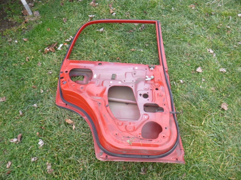 Chevrolet Tracker 2002 puerta delantera lado del conductor izquierda trasera roja Foto 4 de 4