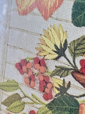アンティーク刺繍額 額縁のタカハシ | 20世紀初期のクロス刺繍を額装しました。昔の