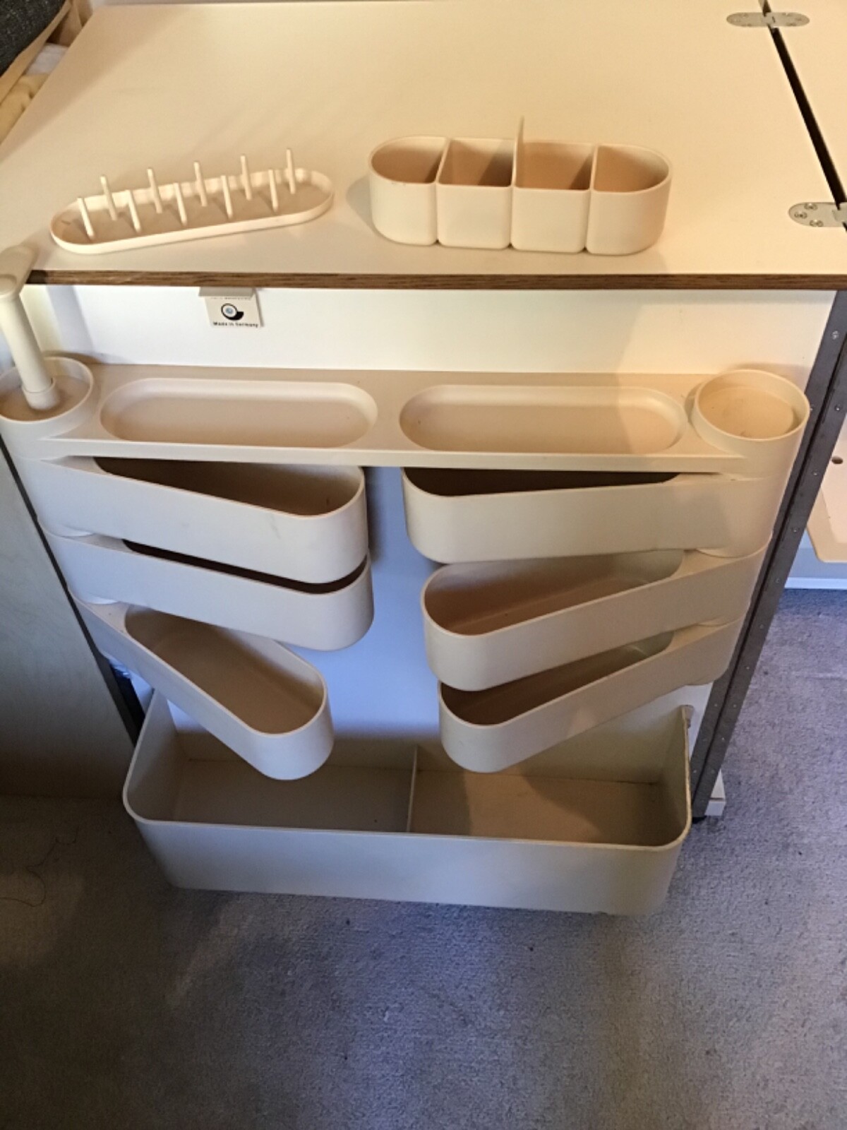 Horn Sewing Machine with 4 drawers extending surface lots of