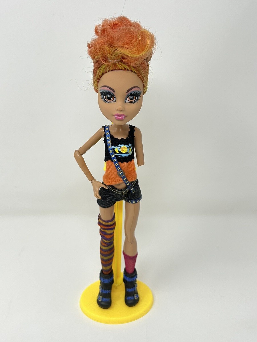 2011 MONSTER HIGH HOWLEEN WOLF 11