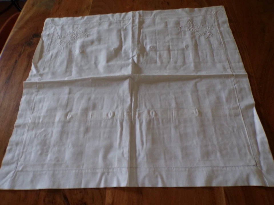 Linge ancien Housse de coussin en coton blanc avec broderies - Photo 2/4