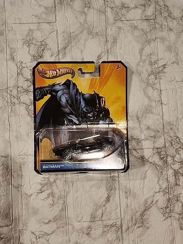 2012 Hot Wheels ''Batman" DC Universe Comics Diecast 1:64 Character Car - Picture 2 of 9