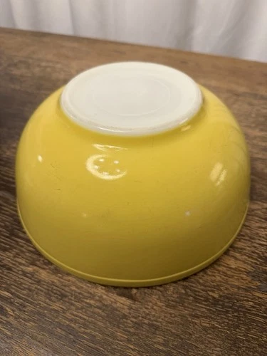 Vintage PYREX Large #404 Yellow 4 Quart Mixing Bowl Primary Colors EUC
