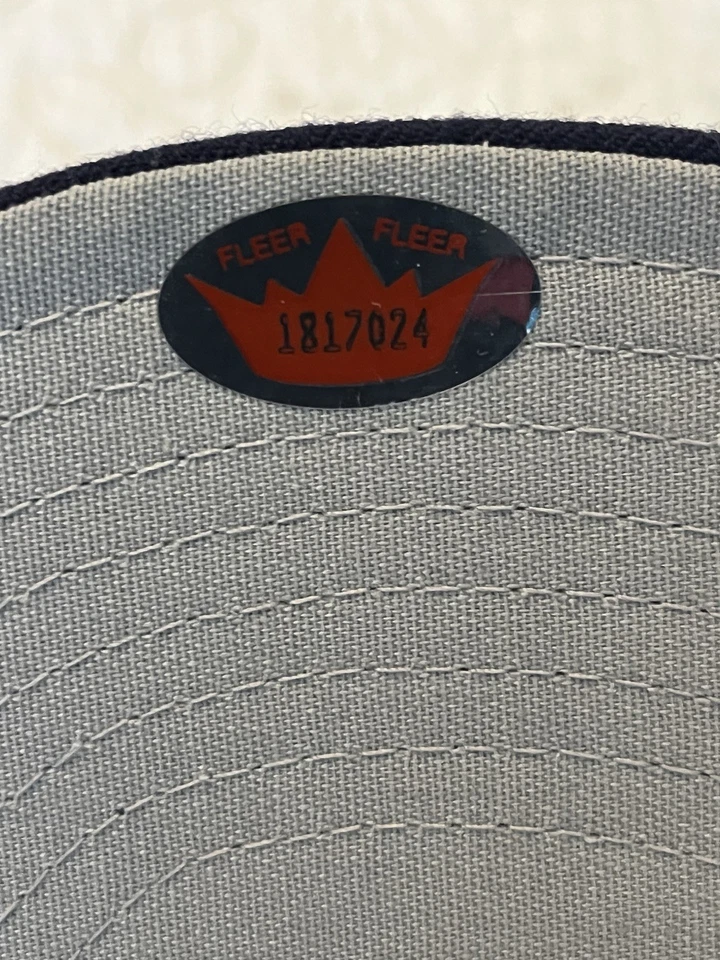 Chapéu Fleer Padres assinado por Tony Gwynn tamanho 7 1/4 - Imagem 2 de 3