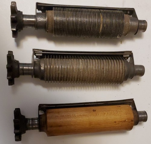 Vitantonio Mfg Co. Cast Iron Hand Cranked Pasta Maker With Rollers - Antique - Picture 9 of 11