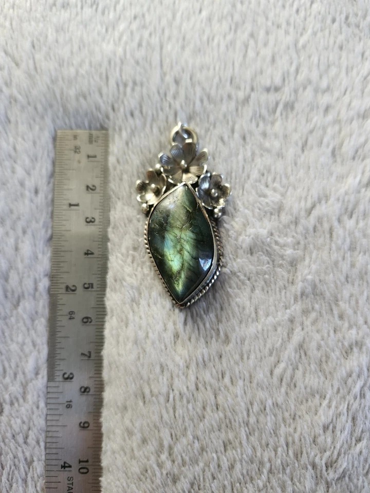 Bali Sterling Silver Labradorite Pendant - Image 2 of 3