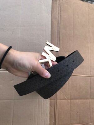 Michael Kors Woman’s Twist Reversible Belt 45 inch Excellent Condition Worn once Michael Kors Authentic Unisex Reversible Twist Black Medium  main image 4