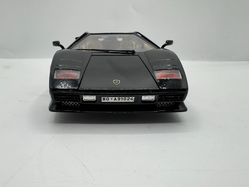 Burago Lamborghini Countach 1:18 Scale Diecast Model Car Black Made In Italy - Image 4 of 4