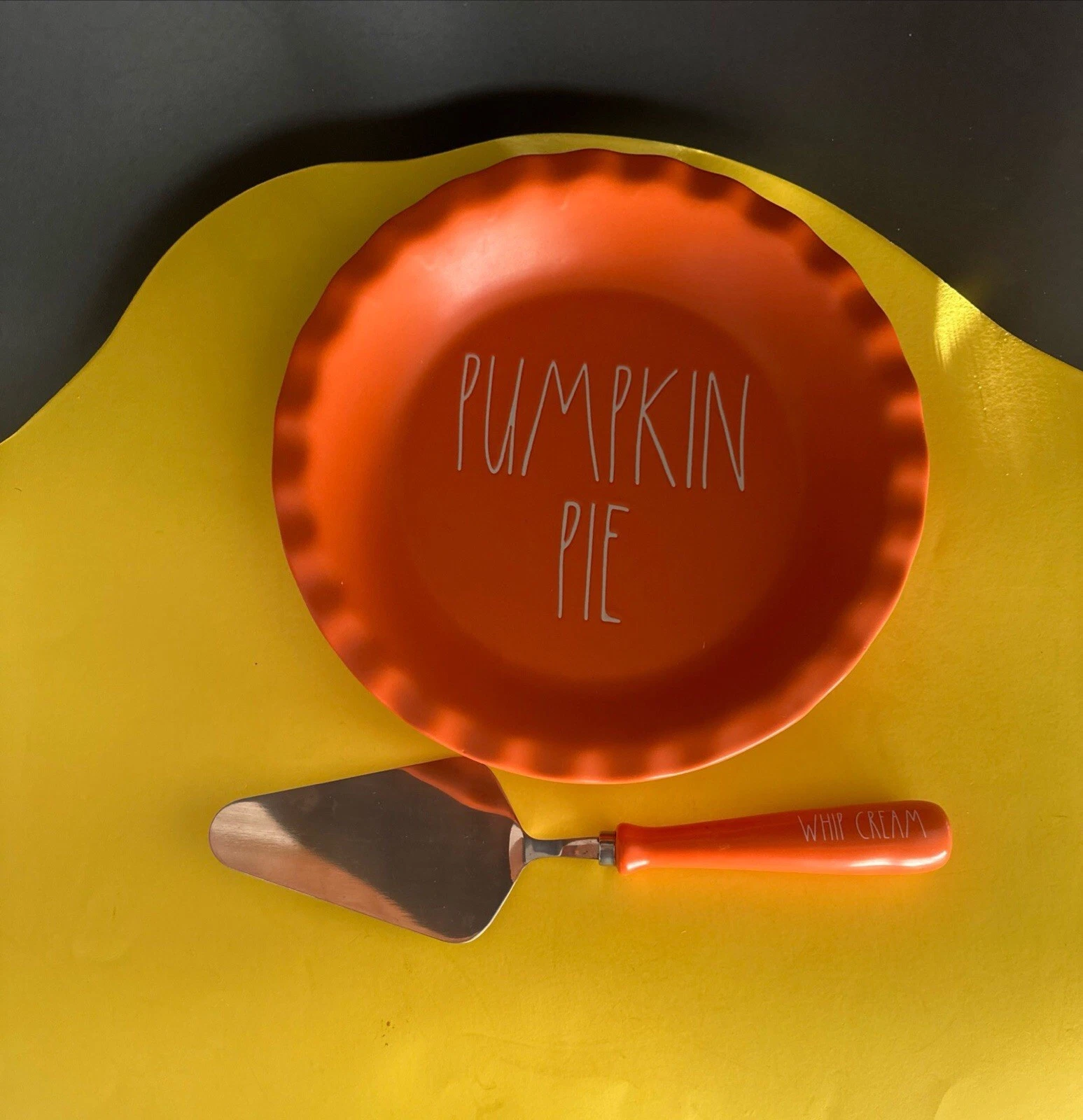 Rae Dunn ‘Pumpkin Pie ‘ Plate With Spatula