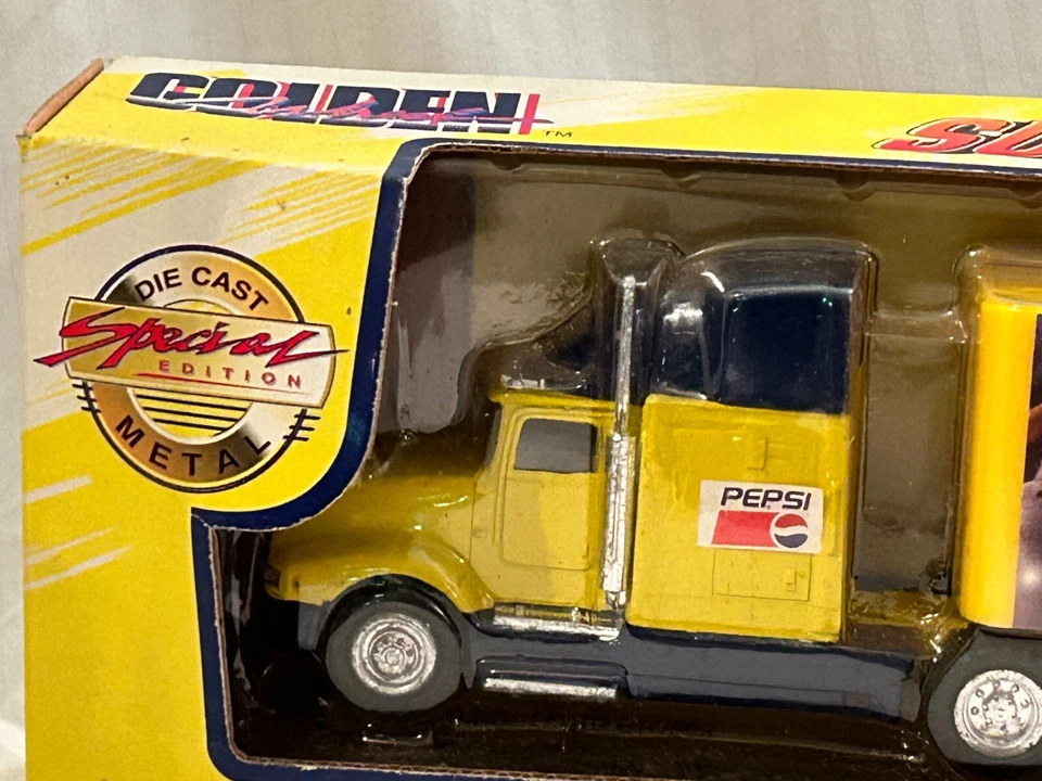 Литой и пластиковый полугрузовик Golden Wheel 1996 Pepsi Cola - Изображение 3 из 4