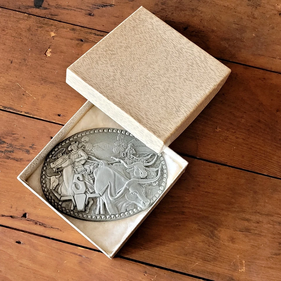 DE COLECCIÓN ZEE SERIE PREMIO DISEÑO RODEO HEBILLA DE CINTURÓN con CAJA ORIGINAL EE. UU. NUEVO EN CAJA Foto 4 de 4