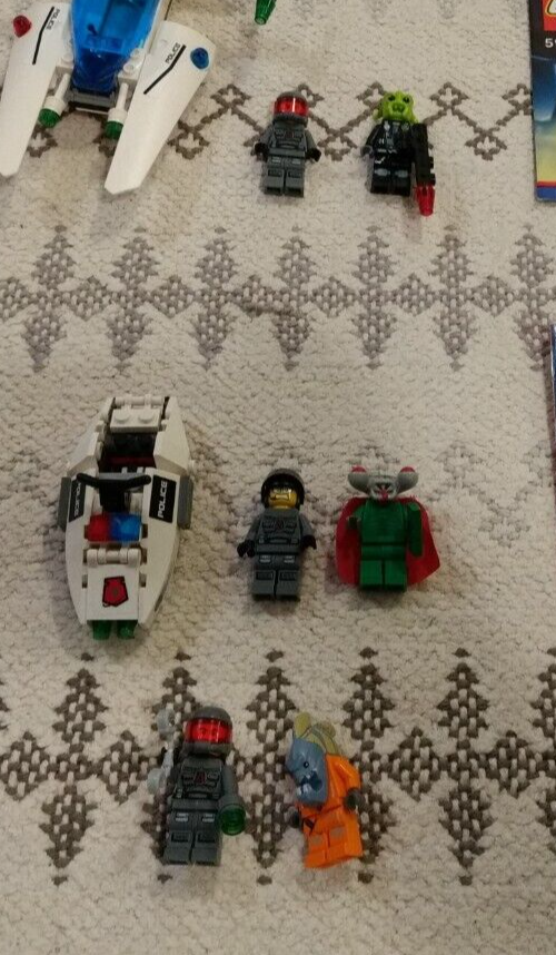 Preowned Lego Space Police sets lot bundle (5969+5981+extra