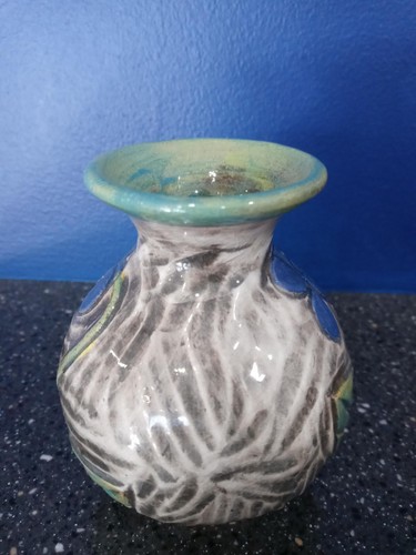 Studio Art Pottery Bud Vase Green & Blue Flowers Artist Signed Ceramic Glazed 4" - Picture 3 of 8