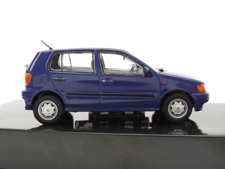 VW Polo 3 1994 Blu Modellino 1:43 Ixo Models - Immagine 4 di 4