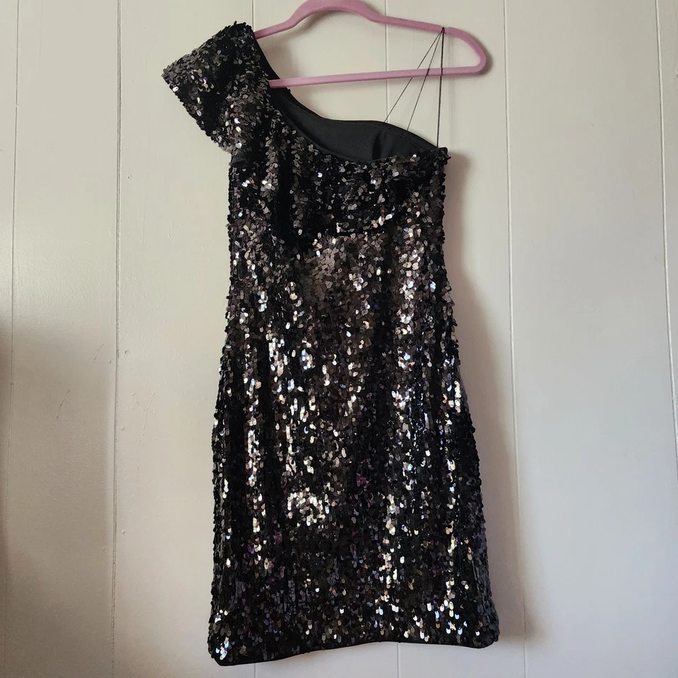 Vestido de cóctel Aidan Mattox negro lentejuelas un hombro talla 4 noche fiesta Foto 4 de 4