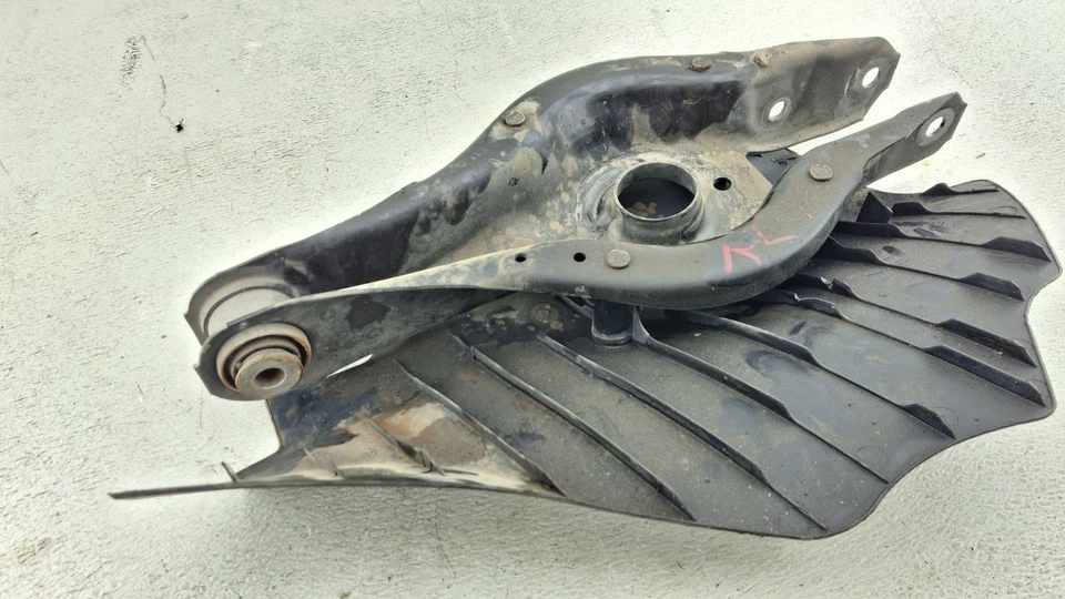 2012-2018 Bmw F30 328 320I Rear Left Side Lower Control Arm Spring Perch Oem - Image 2 of 4