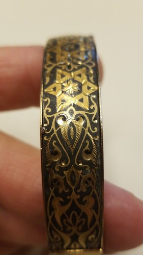 Vintage real DAMASCENE Hinged Bangle Bracelet Safety Chain ~ Arabesque design - Picture 2 of 15