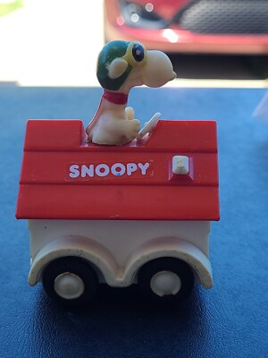 VTG AVIVA SNOOPY PEANUTS RED BARON DOGHOUSE DRIVING 1965