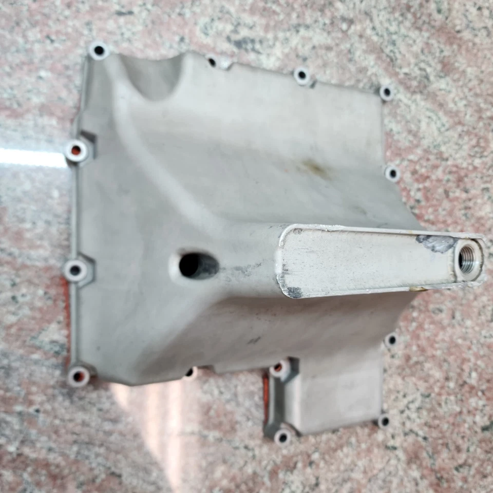 Cubierta inferior del motor del cárter de aceite BMW S1000RR 20-25, 8568768 AZ91 175869-10 (Reparado) Foto 2 de 4