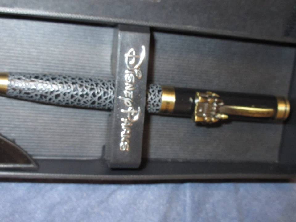 Nuevo Bolígrafo Ejecutivo DISNEY PARKS NUEVO EN CAJA Exclusivo Twist Grabado con CASTILLO Foto 2 de 3