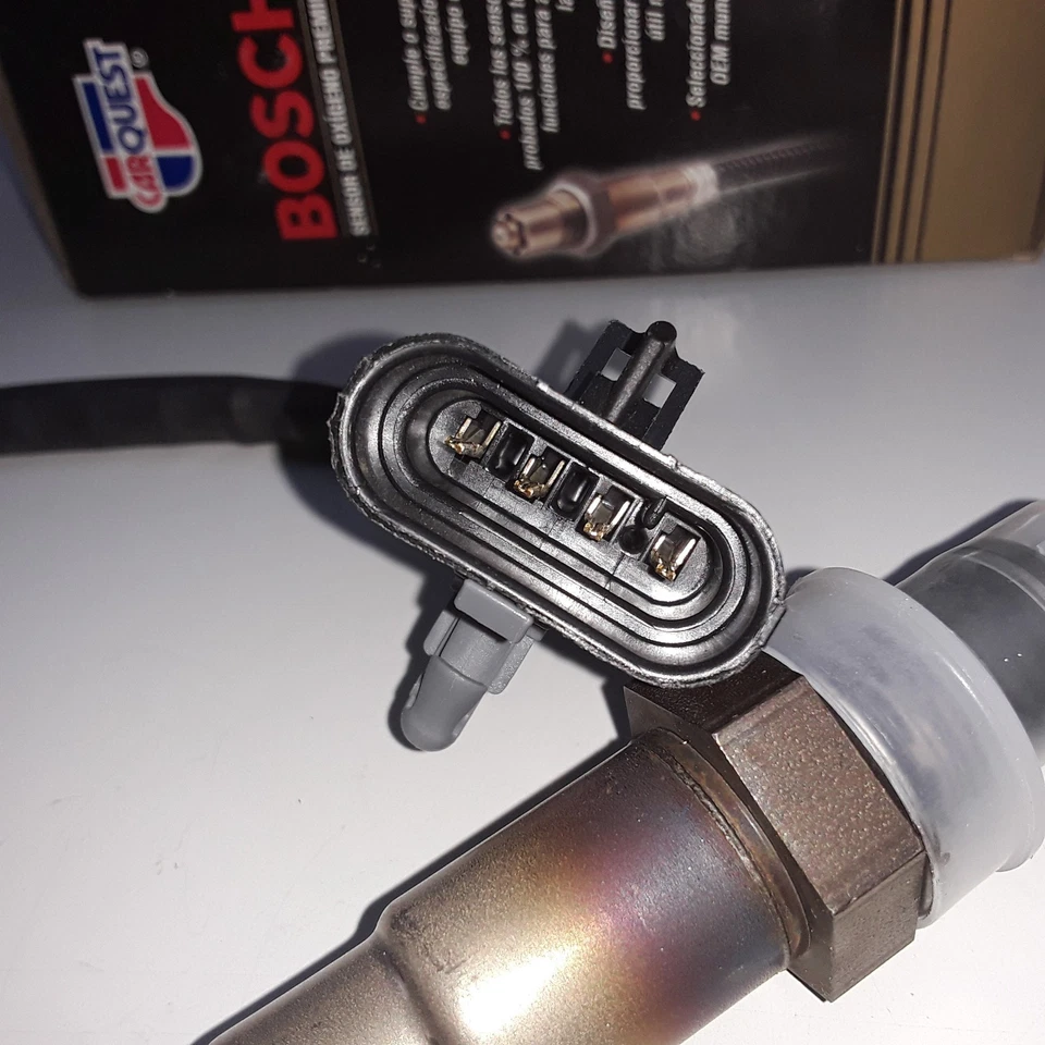 Conjunto de sensor de oxigênio Bosch 13852 compatível com Suzuki Chevrolet Pontiac (2004-2007) - Imagem 4 de 4