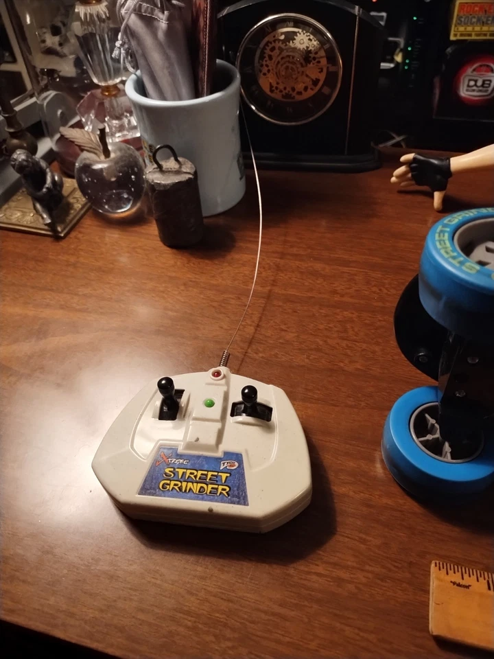 VINTAGE TYCO RC XTREME STREET GRINDER RC SKATEBOARDER  EXTREME TOY WORKS 2000 - Image 2 of 4