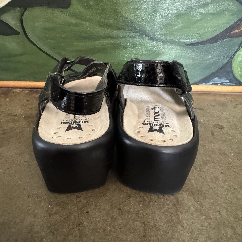 Mephisto crossover sandals in black patent leather adjustable straps Sz 5 / 38 - Image 3 of 4
