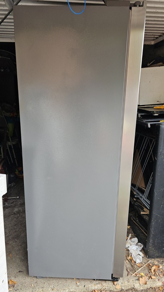 Hisense RS694N4TZF 610L American SidebySide FridgeFreezer