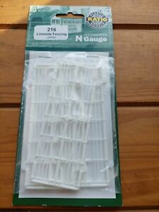 Lineside Fencing N gauge plastic model kit Ratio 216 white 840mm
