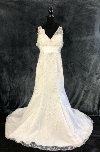 STUNNING BERKETEX WEDDING DRESS BY NICOLE JACKSON, SIZE 12 14 16, RRP £999 - Picture 2 of 10